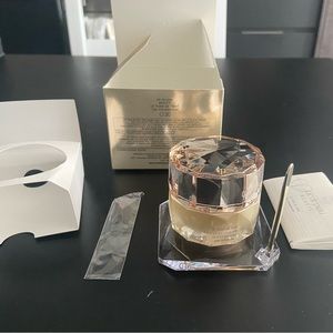 Clé de peau beauté, foundation with spf21 sunscreen, O30